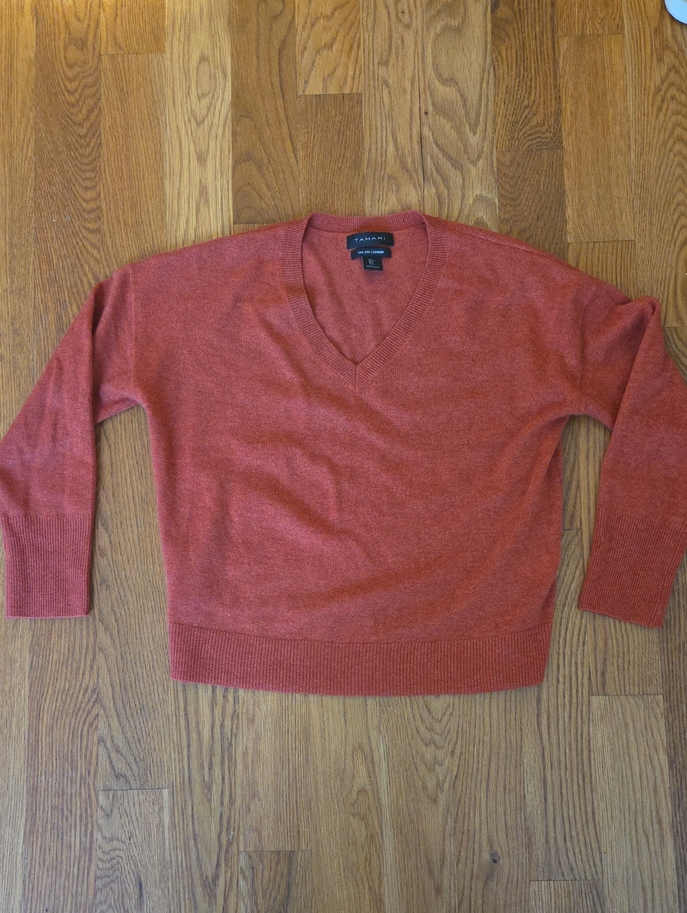 Tahari Cashmere Womens V-Neck Sweater — Rust Red Heather
